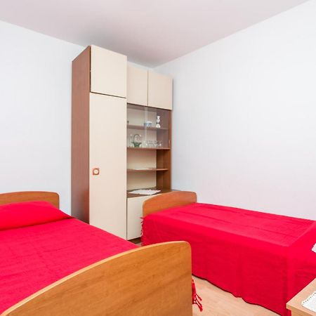 Apartments By The Sea Seget Vranjica, Trogir - 1038 المظهر الخارجي الصورة