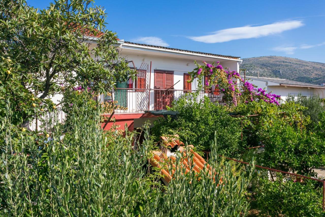 Apartments By The Sea Seget Vranjica, Trogir - 1038 المظهر الخارجي الصورة