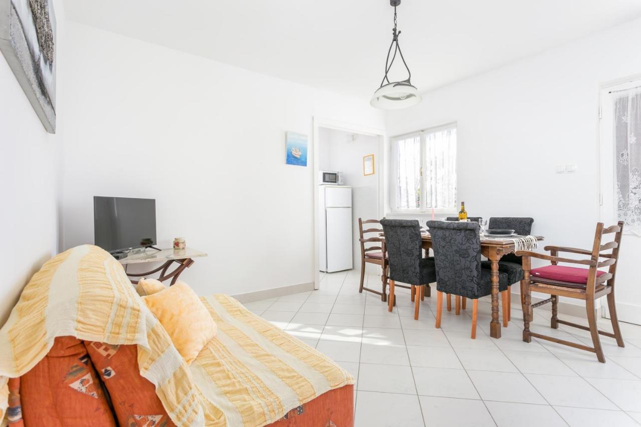 Apartments By The Sea Seget Vranjica, Trogir - 1038 المظهر الخارجي الصورة
