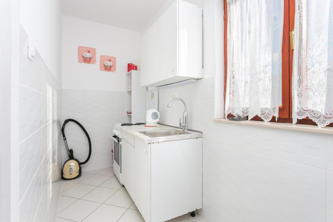 Apartments By The Sea Seget Vranjica, Trogir - 1038 المظهر الخارجي الصورة